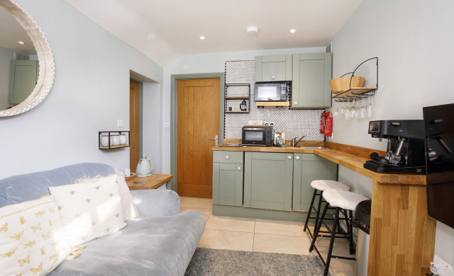 The Beehive, Monkgate Cloisters : Main property image